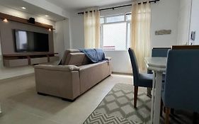 Apartamento no Guaruja, Praia Pitangueiras, 2 dormitórios, reformado.